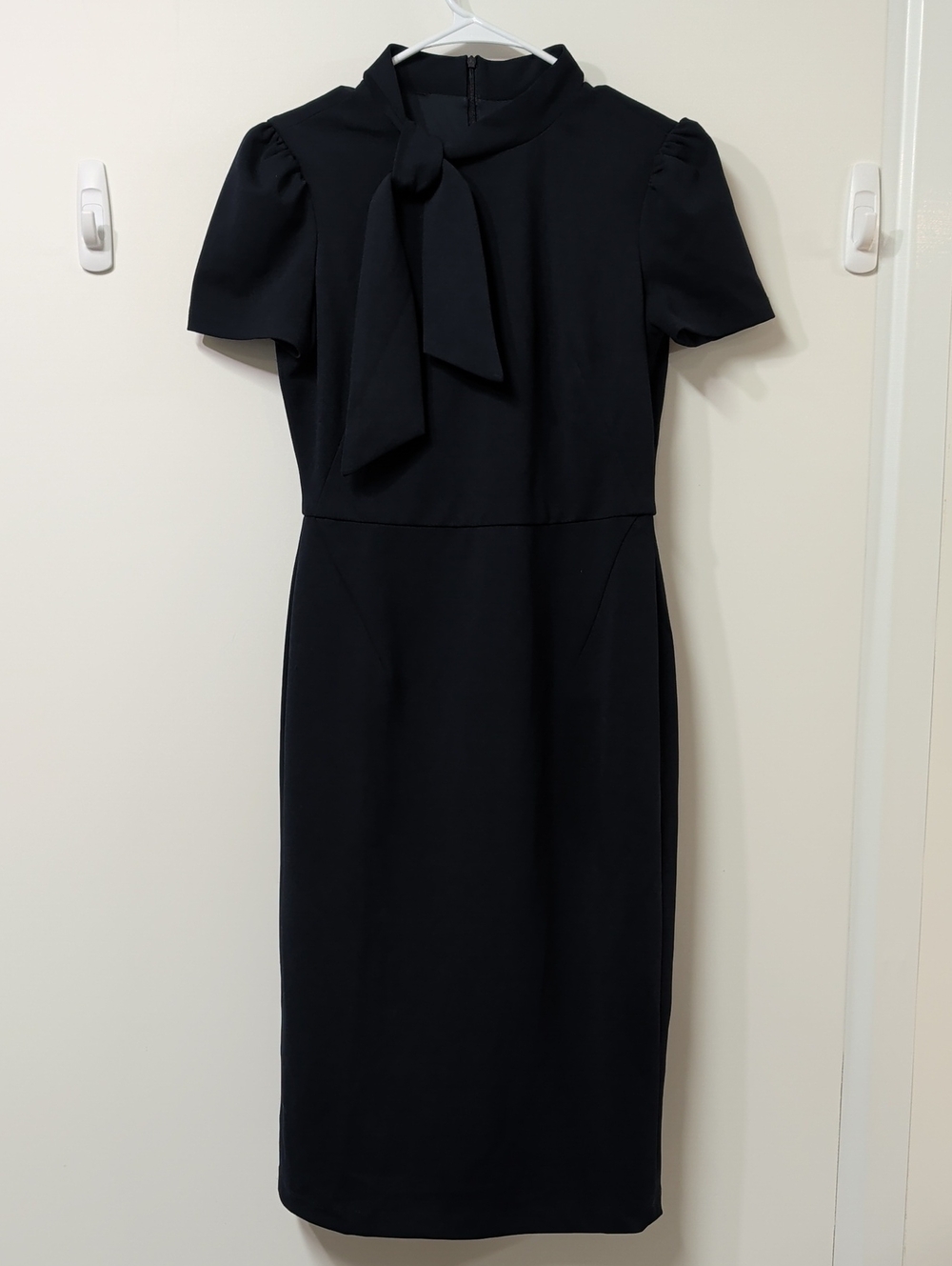 Maggy London Navy Blue Tie-Neck Crepe Short Sleeve Sheath Dress